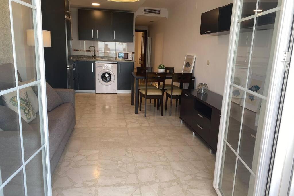 Apartamento primera línea playa. Vistas al mar Caleta de Vélez Exterior foto