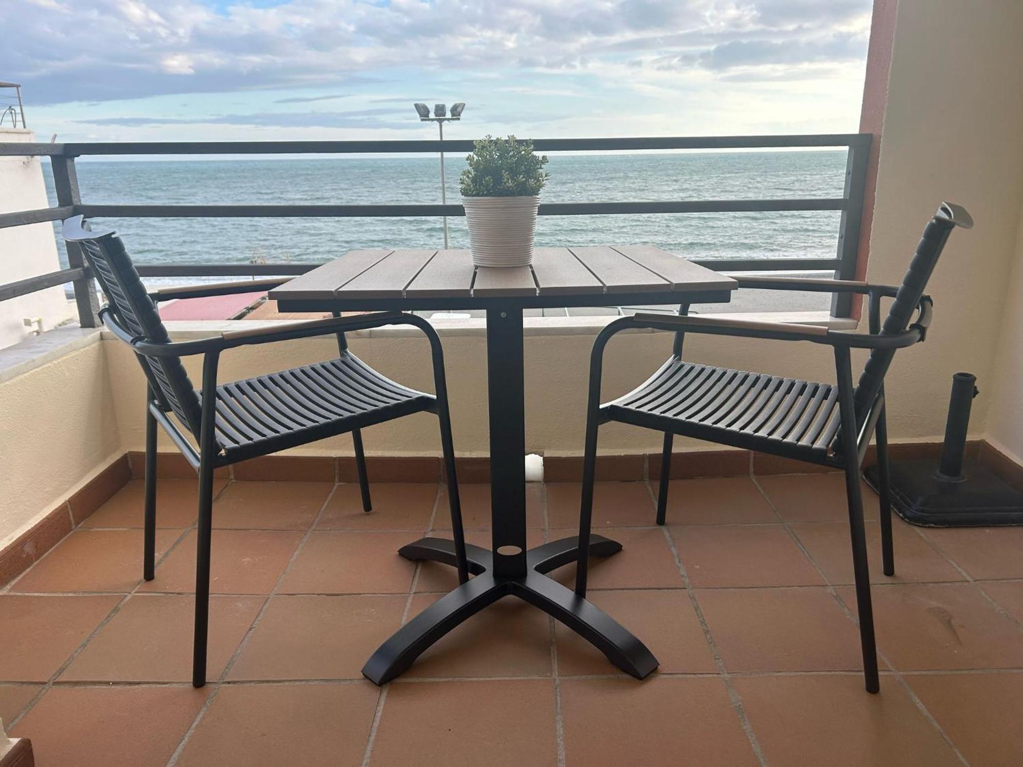 Apartamento primera línea playa. Vistas al mar Caleta de Vélez Exterior foto